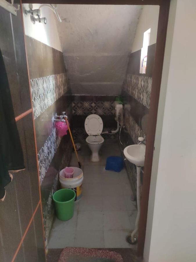 Nidhivan Homestay วรินดาวัน ภายนอก รูปภาพ