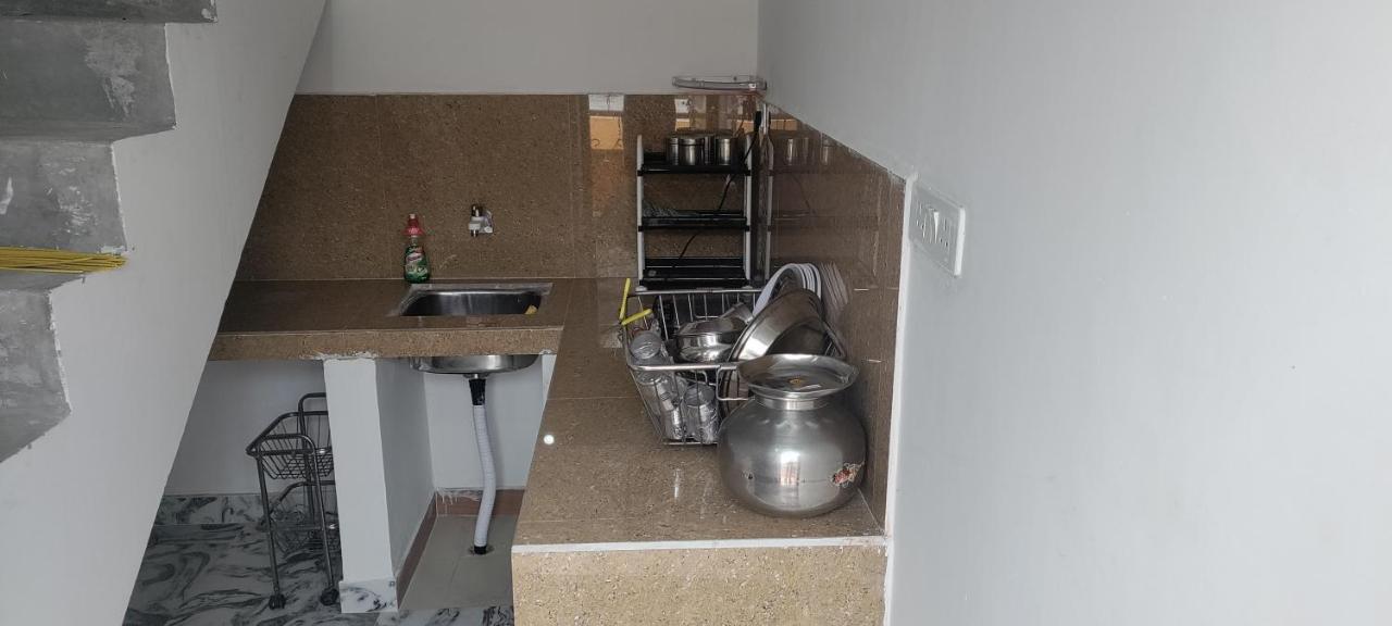 Nidhivan Homestay วรินดาวัน ภายนอก รูปภาพ