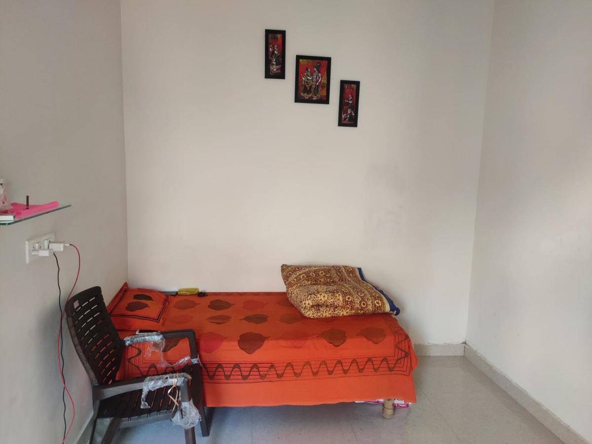 Nidhivan Homestay วรินดาวัน ภายนอก รูปภาพ