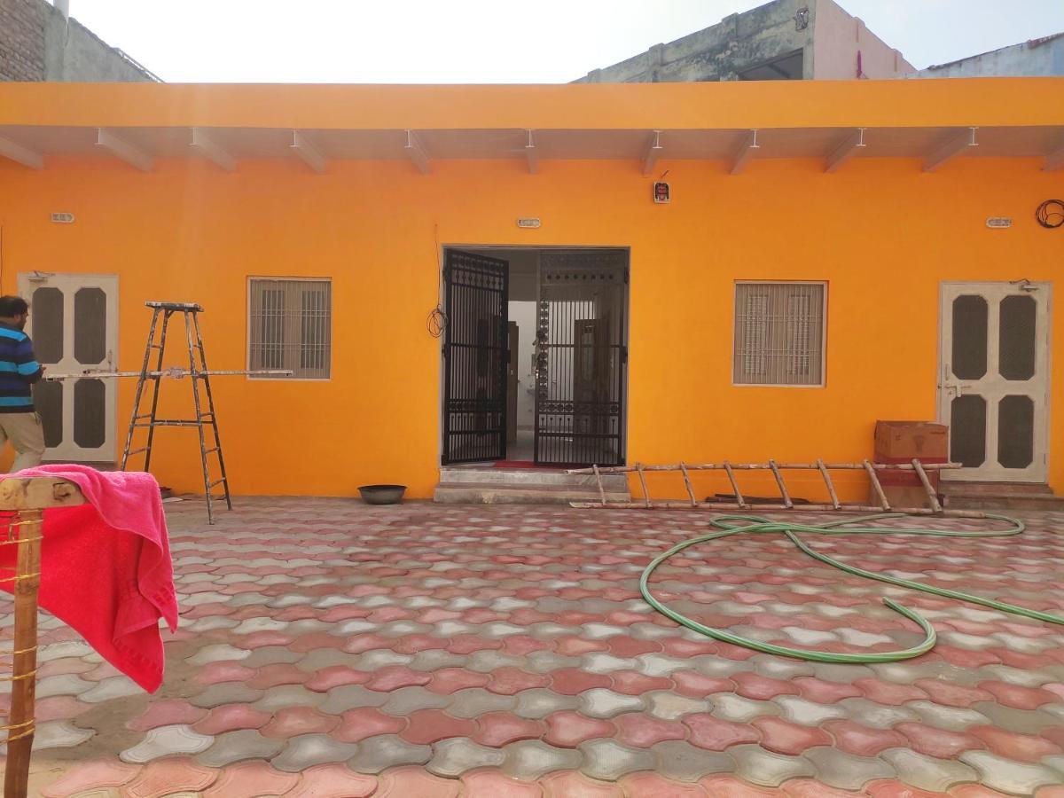 Nidhivan Homestay วรินดาวัน ภายนอก รูปภาพ